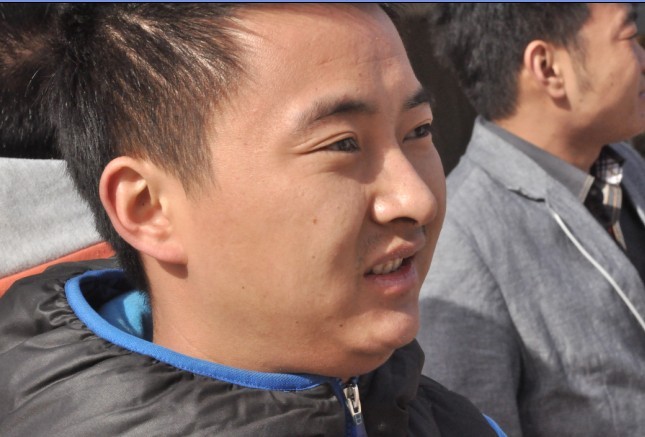 风中有一群人。。。